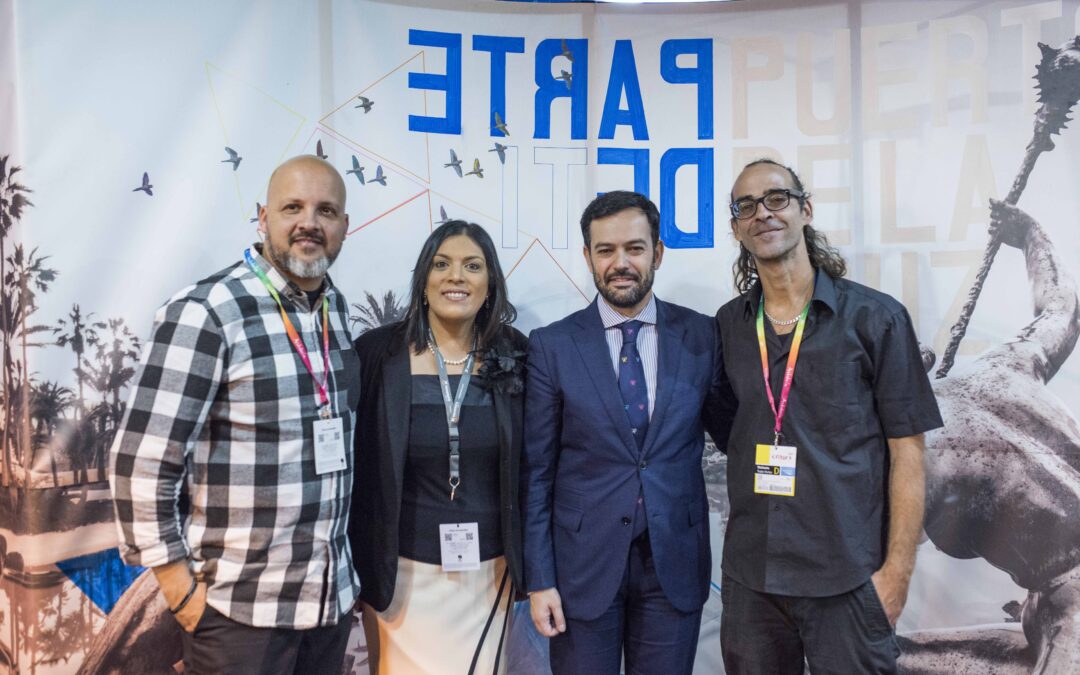Puerto de la Cruz muestra su apuesta por el turismo de calidad creando un mural artístico en FITUR para atraer al mercado peninsular