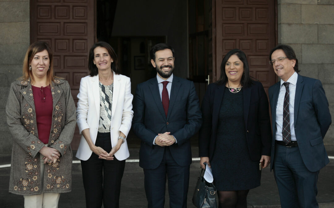 La consejera y el viceconsejero de Turismo realizan una visita oficial al Puerto de la Cruz en compañía de su alcalde y varios concejales del grupo de gobierno