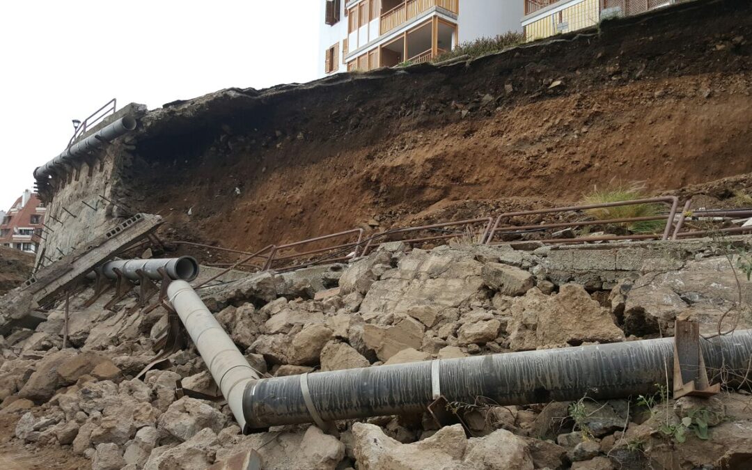 Se desploma un tramo de muro en la obra de adecuación del barranco de Martiánez