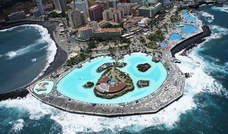 El Lago Martiánez cierra parcialmente sus instalaciones para labores de mantenimiento y mejora