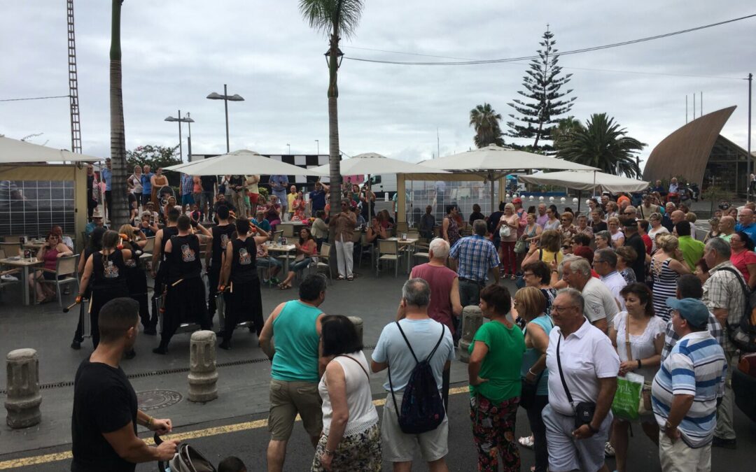 Miles de personas acuden a Puerto Street Market