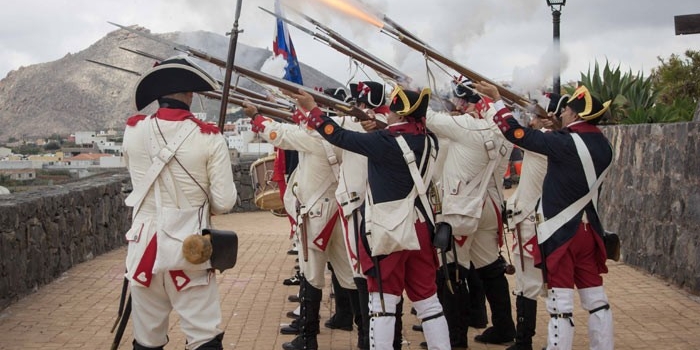 Puerto de la Cruz rinde homenaje a cinco hijos del Valle que dieron su vida en defensa de la isla