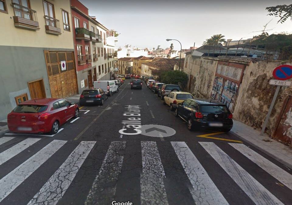 El Ayuntamiento asfalta la calle Blanco