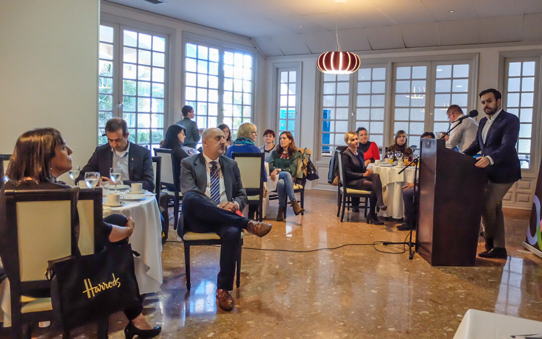 Ayuntamiento y Sinpromi promueven la inserción laboral en el sector hotelero