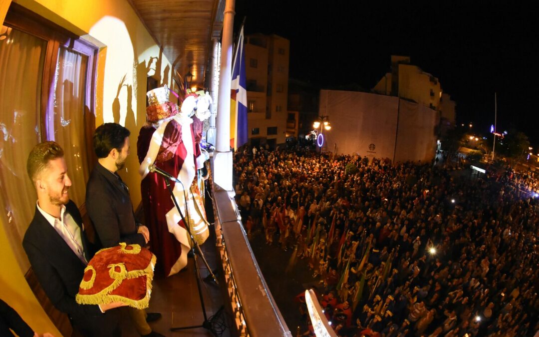 Más de quince mil personas siguen la cabalgata de los Reyes Magos de Oriente de Puerto de la Cruz