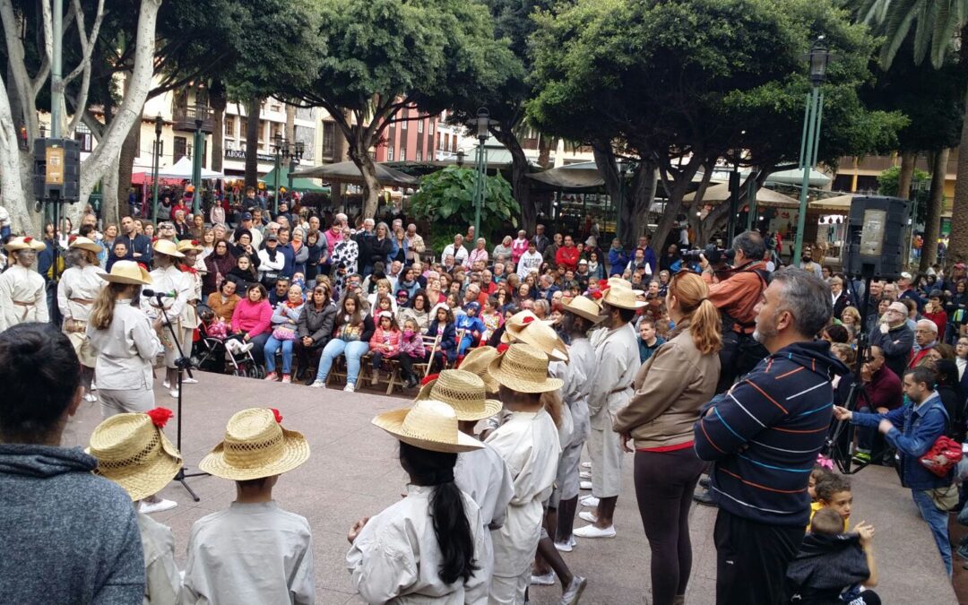 Las calles del Puerto de la Cruz escenifican este lunes de Carnaval el ‘Mataculebra’