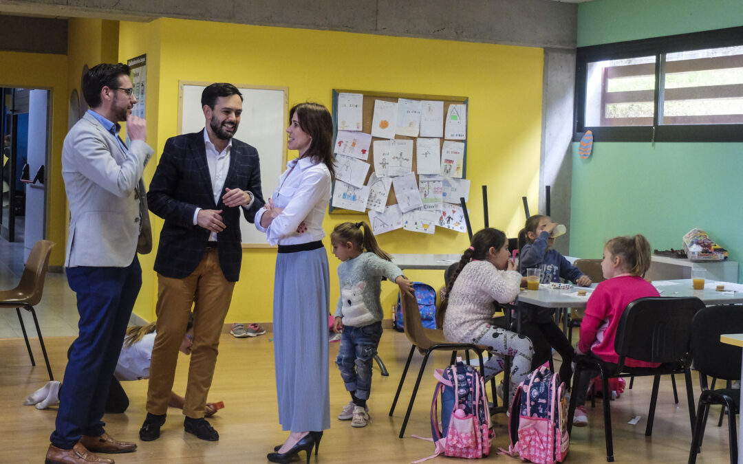 El alcalde visita la Ludoteca de La Vera para conocer las inquietudes de los más pequeños