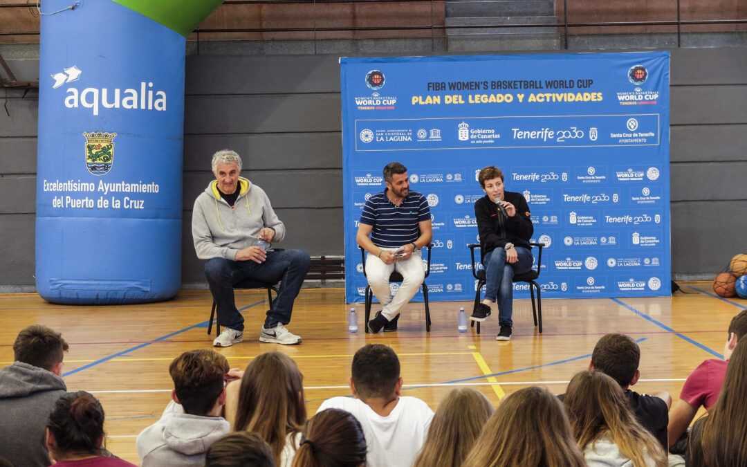 Elisa Aguilar y Fernando Romay hablan en Puerto de la Cruz de igualdad en el baloncesto