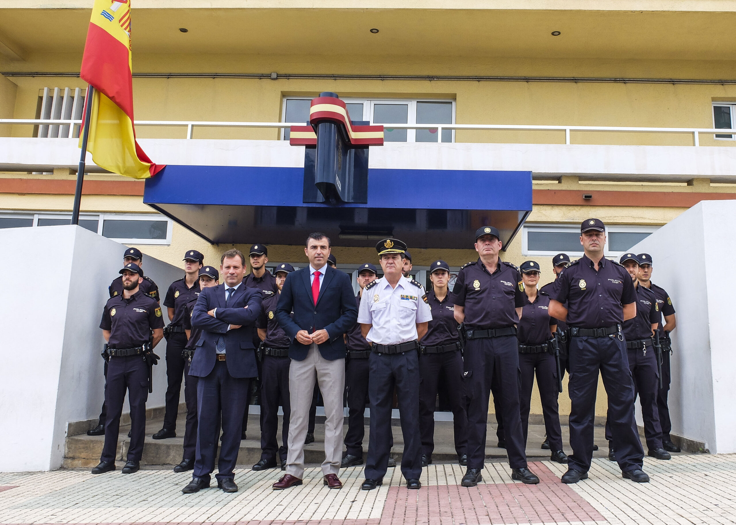 NIE NUMBER OFFICERS HAVING THERE PHOTO TAKEN IN TENERIFE