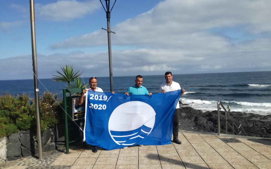 La bandera azul ondea en Puerto de la Cruz