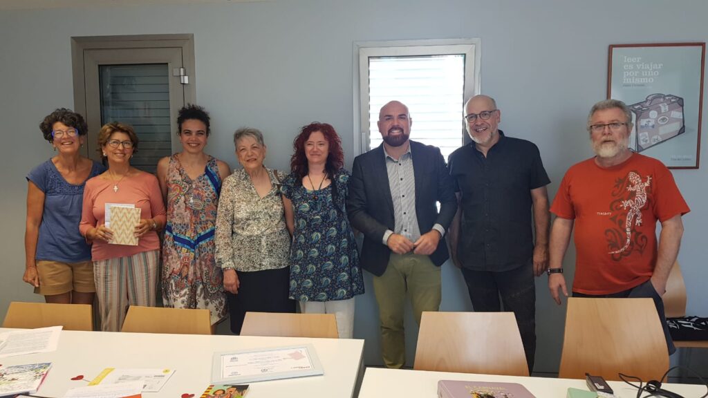 Donación de Unidades Didácticas a la biblioteca pública de Puerto de la Cruz