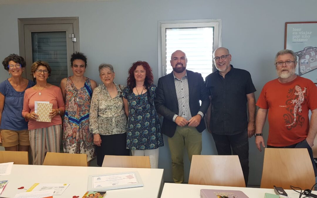 Donación de Unidades Didácticas a la biblioteca pública de Puerto de la Cruz