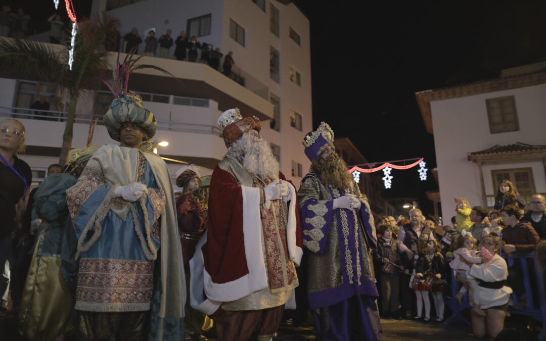 Puerto de la Cruz recibe a sus SSMM los Reyes Magos