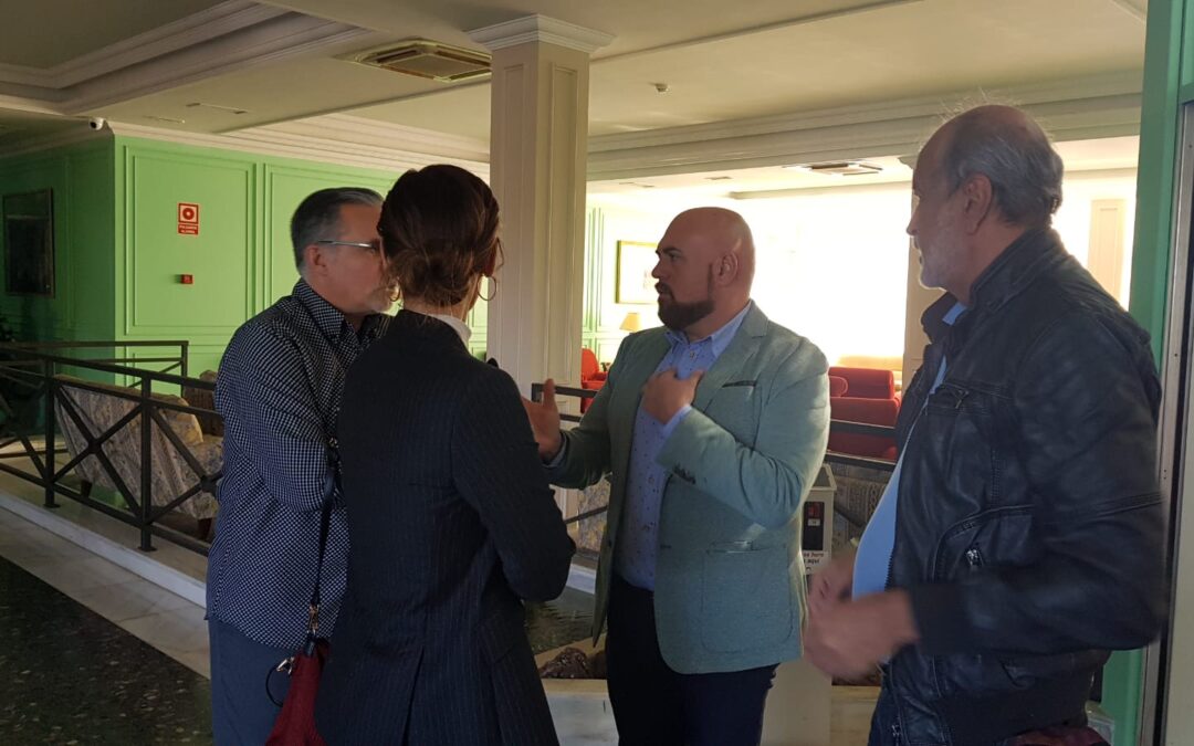 El Ayuntamiento apoya las reivindicaciones del personal del Hotel Elegance Miramar