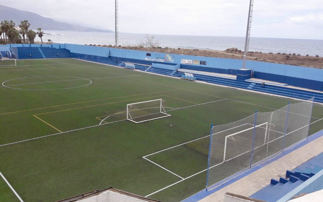 El césped del estadio municipal El Peñón se sustituirá después de casi veinte años de uso intensivo