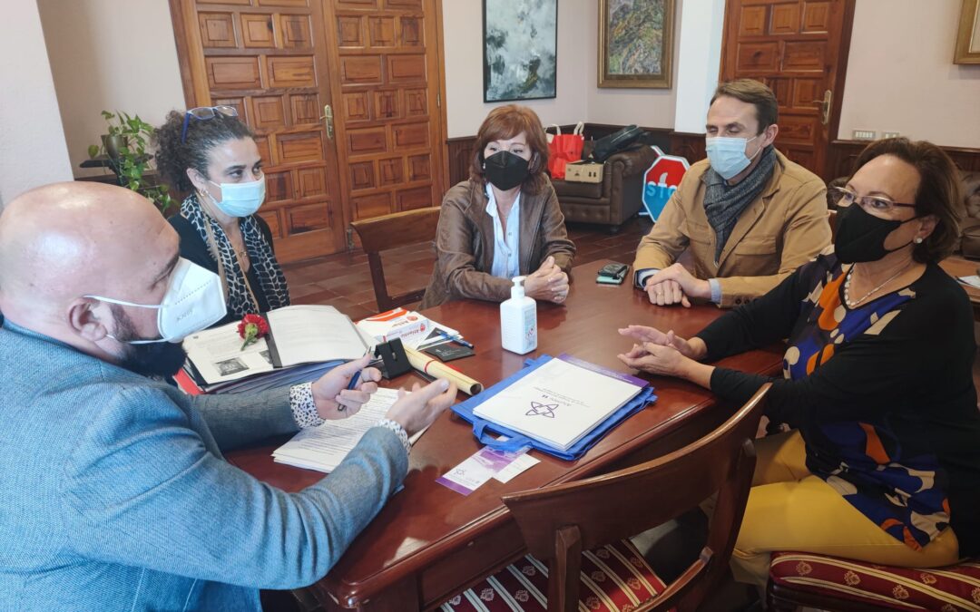 Puerto de la Cruz se reúne con representantes de la Asociación de Antiguos Alumnos de la Universidad de La Laguna