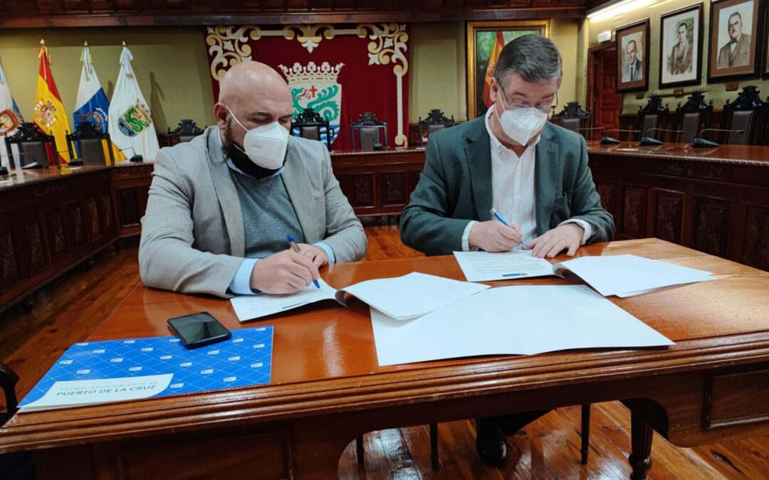Puerto de la Cruz firma la subvención a Cáritas