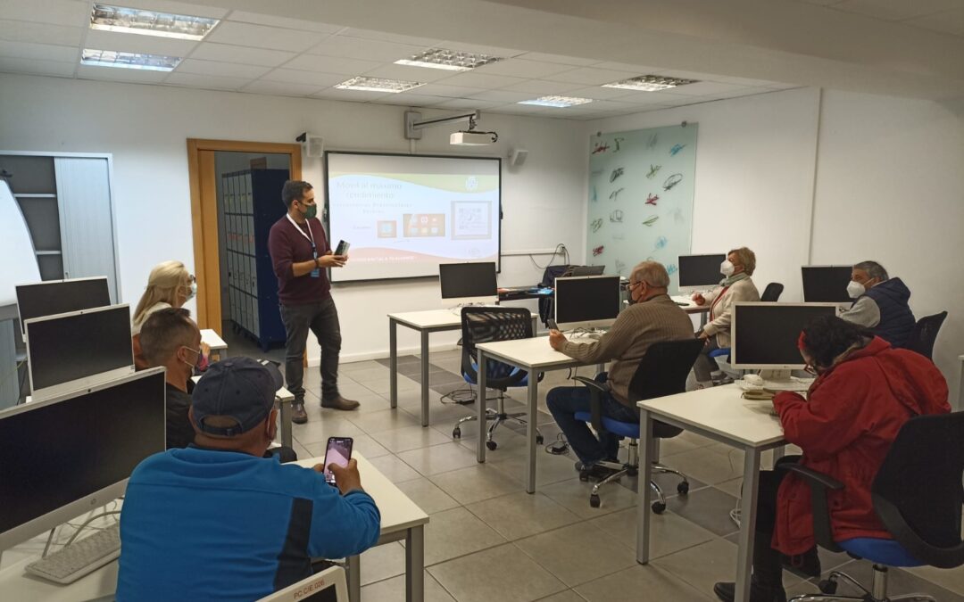 Inician los talleres prácticos del proyecto “Cerrando Brecha Digital”