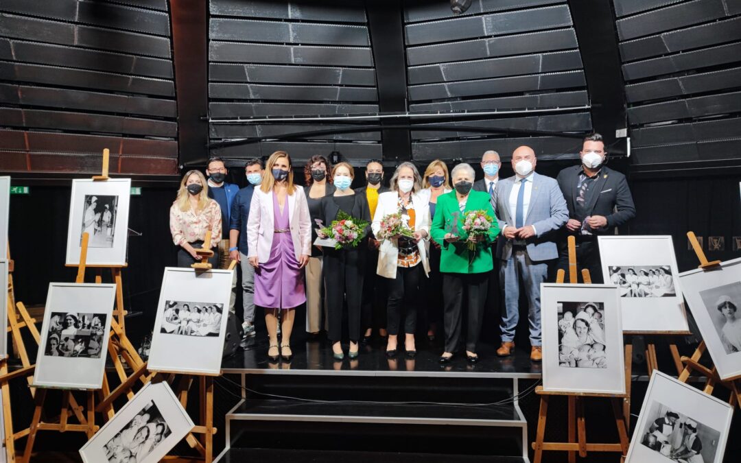 La XII edición de Retratos de mujeres portuenses rinde homenaje a las parteras y matronas