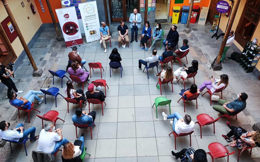 La acogida de nómadas digitales, a debate en un encuentro entre jóvenes emprendedores en la Casa de la Juventud
