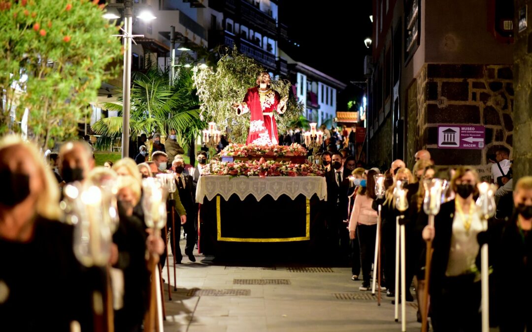 El Señor del Huerto recorre las arterias peatonales principales de Puerto de la Cruz