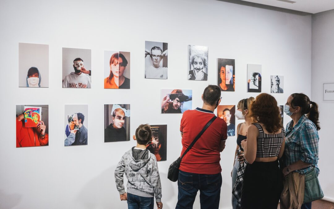 El alumnado del IES María Pérez Trujillo expone sus creaciones en el Espacio Cultural Castillo de San Felipe