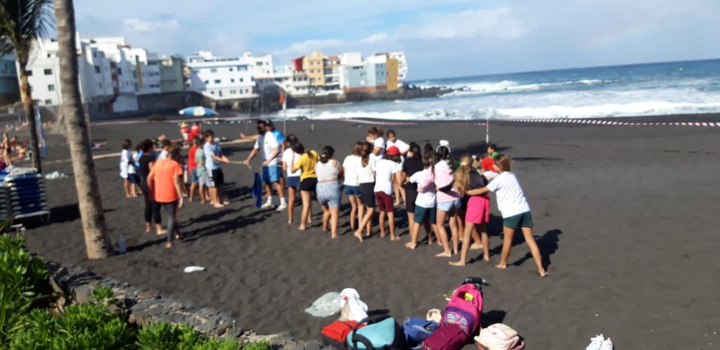 El colegio San Antonio participa en unas jornadas saludables en Playa Jardín
