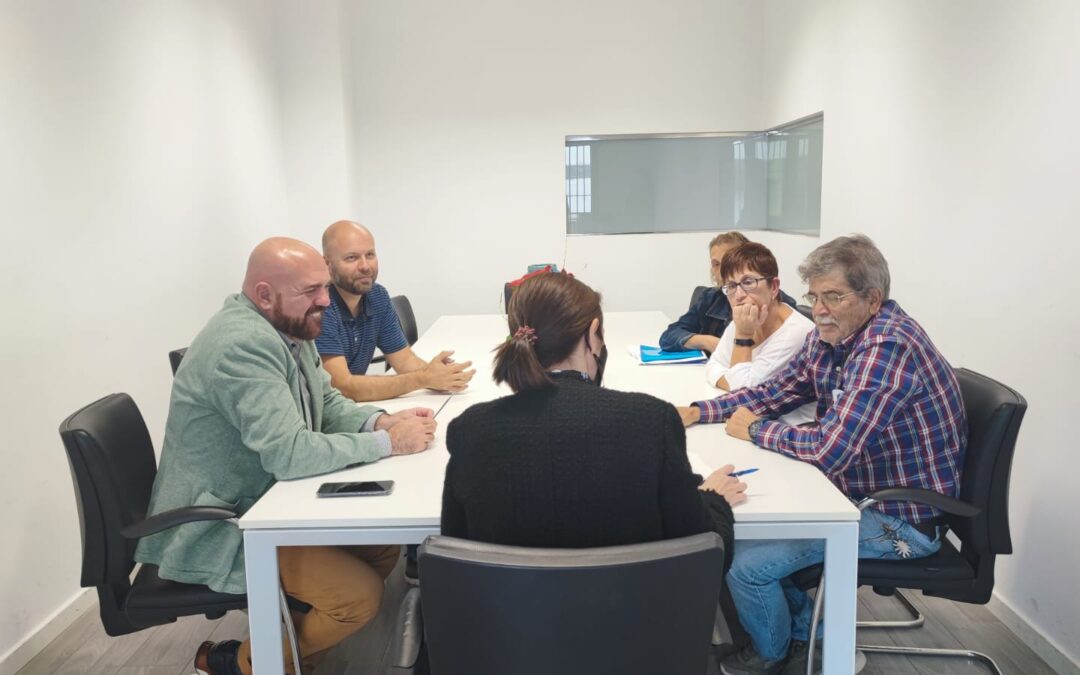 Puerto de la Cruz firma la entrega de otras tres viviendas del edificio Santiago Apóstol y San Valentín a sus propietarios 