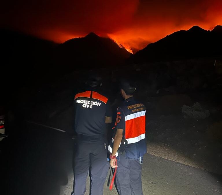 Puerto de la Cruz ofrece todos los recursos municipales para apoyar el dispositivo de emergencia contra el incendio
