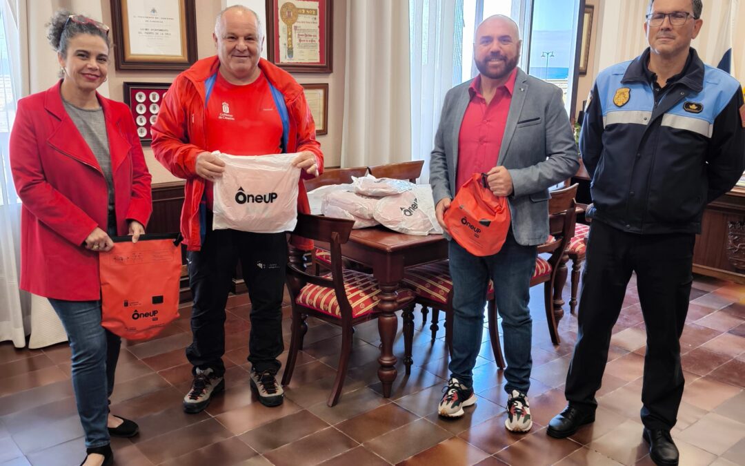 Puerto de la Cruz recibe los dispositivos One Up para mejorar el servicio de salvamento y socorrismo en la costa