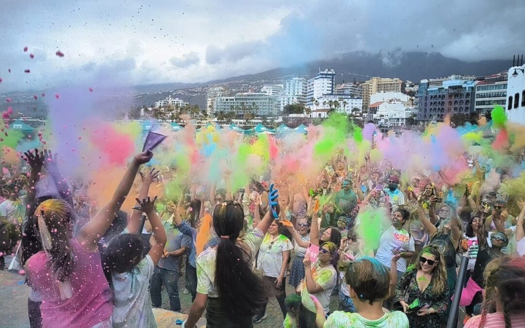 Más de 3 mil personas disfrutan de la segunda edición del Holi de Puerto de la Cruz