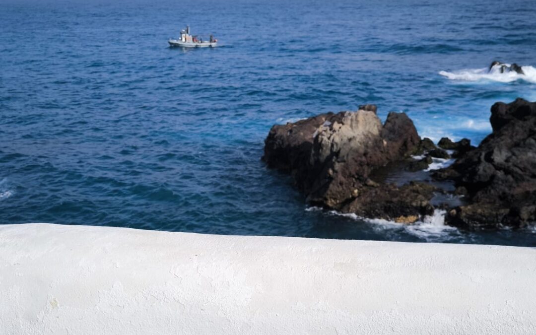 Comienzan los trabajos de reparación de la rotura del emisario en la costa de Punta Brava