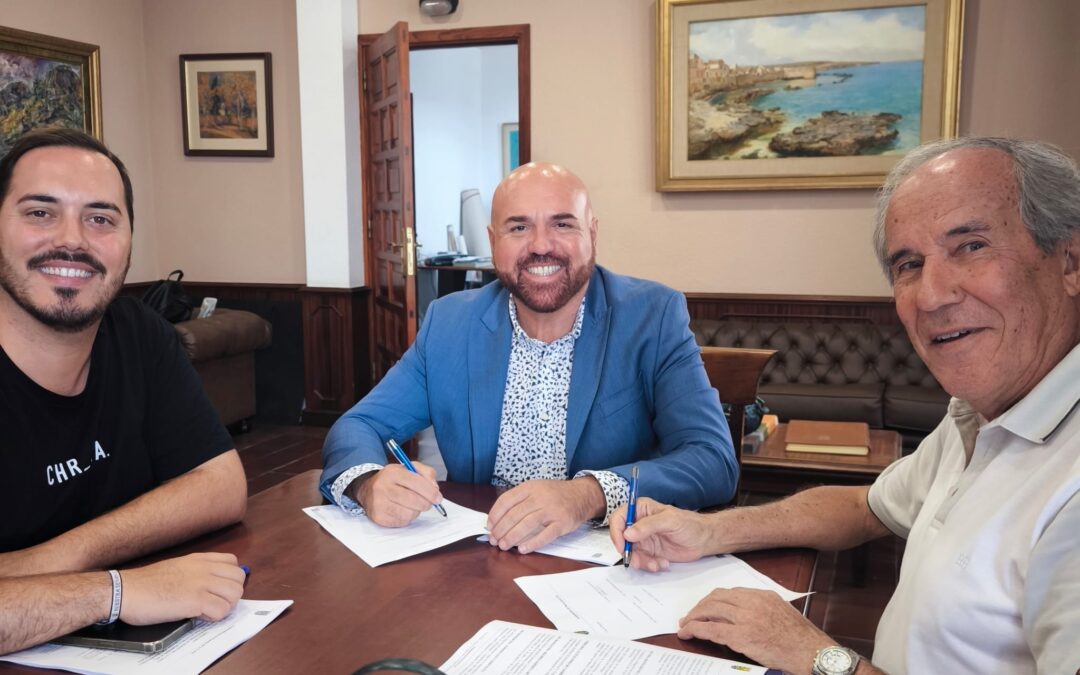Firma del convenio entre el Ayuntamiento y el Centro de Iniciativas y Turismo (CIT)