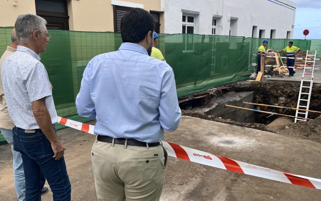 El alcalde de la ciudad visita la obra del E.D.A.R para ver los avances del trabajo realizado