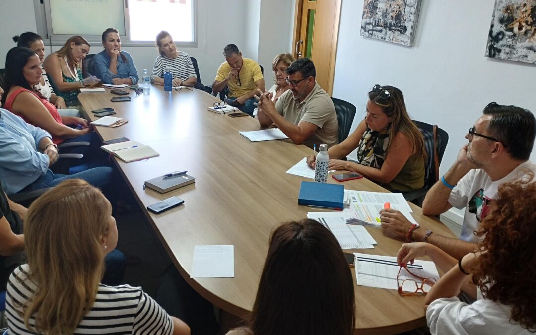 El Ayuntamiento aborda con entidades de la Red Municipal de Empleo los principales retos en materia de inserción laboral