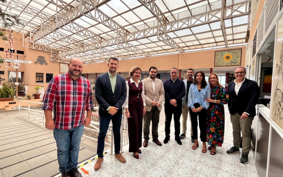 El Consejero de Educación del Gobierno de Canarias, Poli Suárez, visita el Ayuntamiento de Puerto de la Cruz