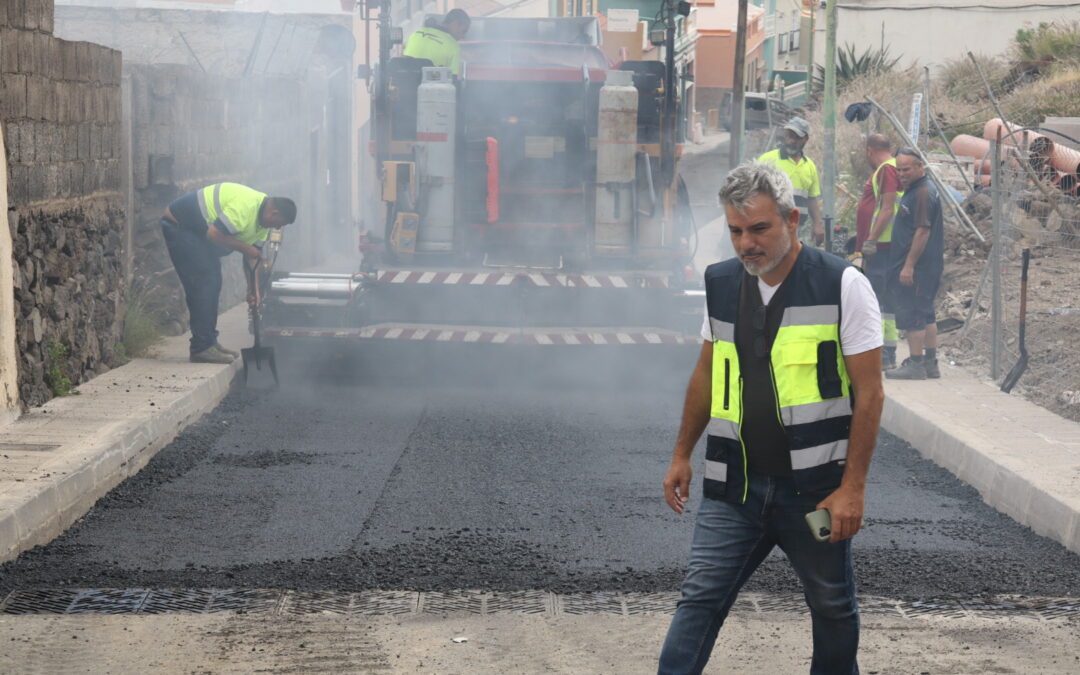 El Ayuntamiento culmina la renovación urbana en la Calle Nueva con un nuevo asfaltado