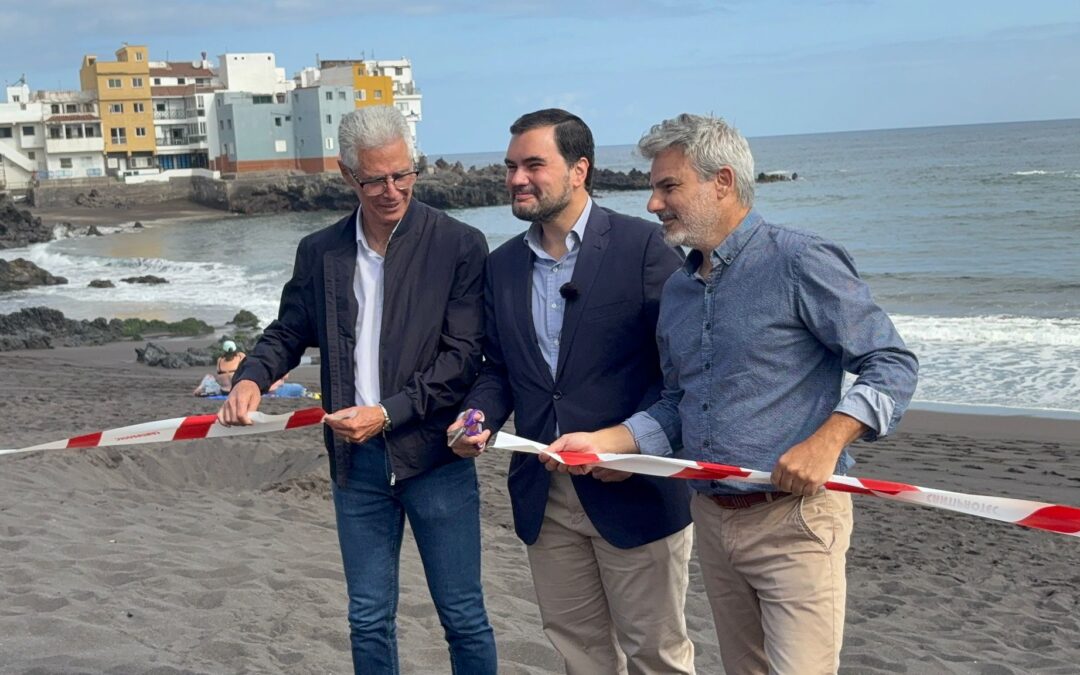 El Gobierno local reabre al baño Playa Jardín tras un año cerrada