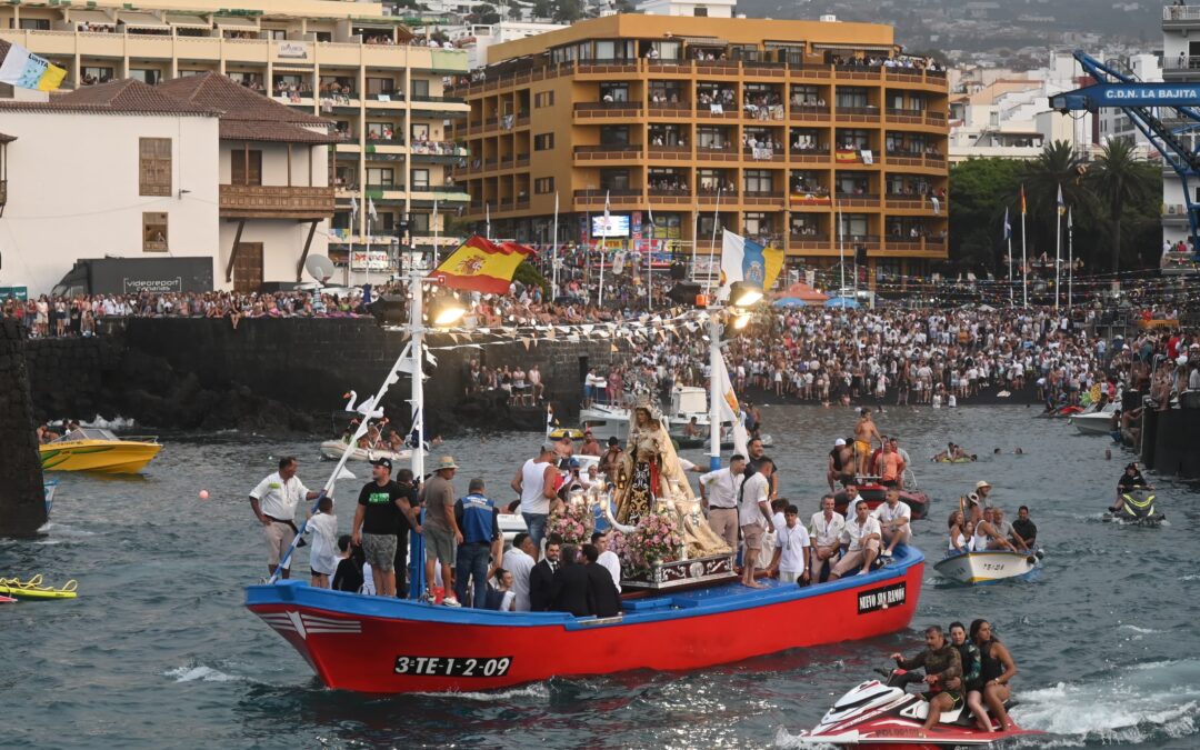 La Virgen del Carmen y San Telmo se embarcan un año más en el Puerto de la Cruz