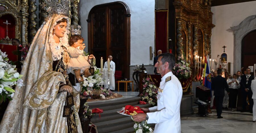 Imposición del Fajín del Mando Naval de Canarias a Nuestra Señora del Carmen