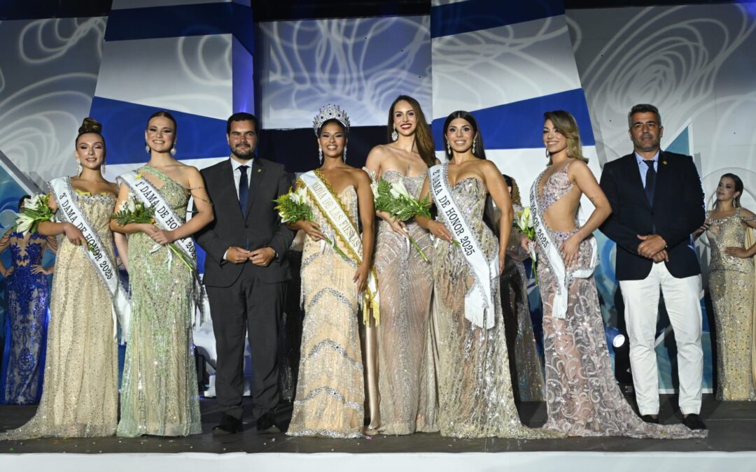 Adriana Martín Tejera, coronada Reina de las Fiestas 2025 de Puerto de la Cruz