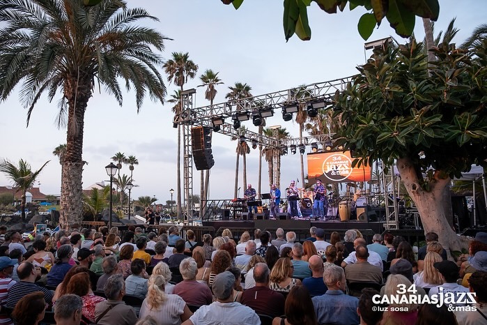 Puerto de la Cruz late con fuerza este fin de semana con música, artesanía y aeronáutica