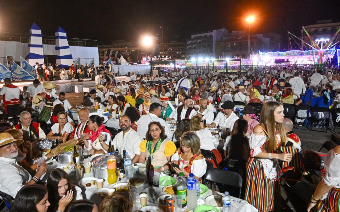 Puerto de la Cruz celebra su tradicional Cena Canaria y Baile de Magos