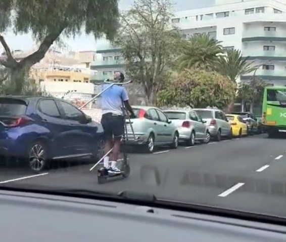 La Policía Local de Puerto de la Cruz actúa con celeridad tras la viralización de un vídeo que alerta sobre una conducción negligente en patinete eléctrico