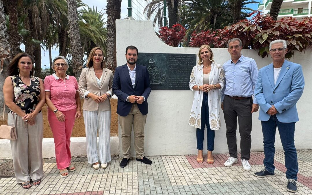 Puerto de la Cruz rinde homenaje al piloto Michael Schumacher con una placa conmemorativa en un acto institucional cargado de simbolismo
