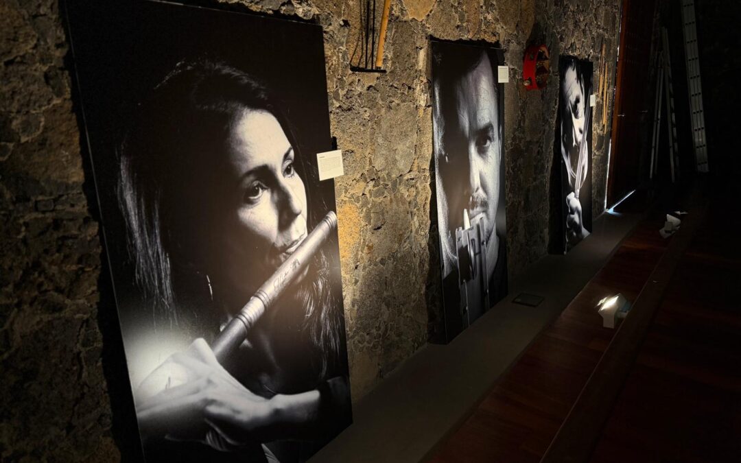 Puerto de la Cruz acoge la inauguración de la exposición ‘La piel del tambor’, un viaje visual al patrimonio musical canario