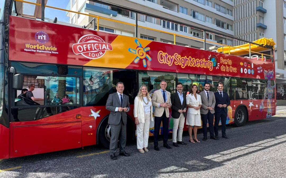 Puerto de la Cruz estrena la guagua turística City Sightseeing para acercar su patrimonio y cultura a visitantes y residentes