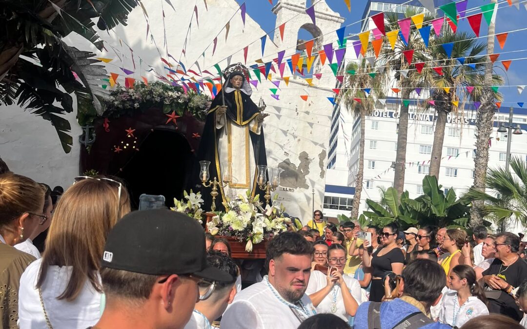Puerto de la Cruz vive una multitudinaria procesión de San Telmo