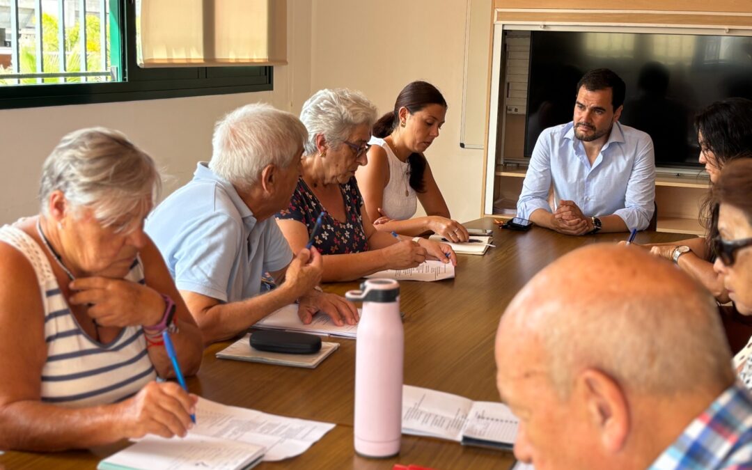 Puerto de la Cruz refuerza el diálogo con las personas mayores para seguir mejorando su calidad de vida