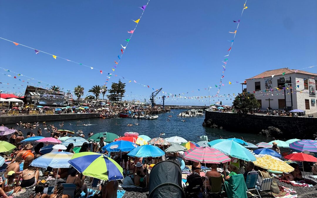 Puerto de la Cruz vive hoy su día grande con la tradicional embarcación de la Virgen del Carmen